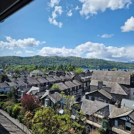 Townhouse - 6 Bed Hot Tub House Holiday home Bowness-on-Windermere