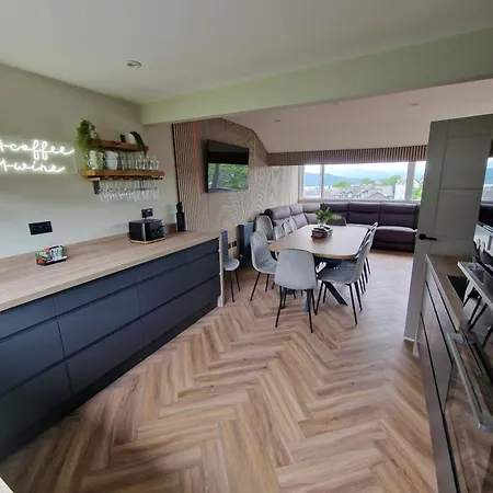 Ferienhaus Townhouse - 6 Bed Hot Tub House Bowness-on-Windermere