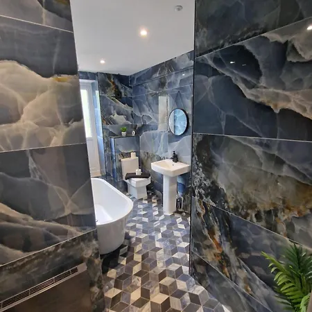 Townhouse - 6 Bed Hot Tub House * Bowness-on-Windermere