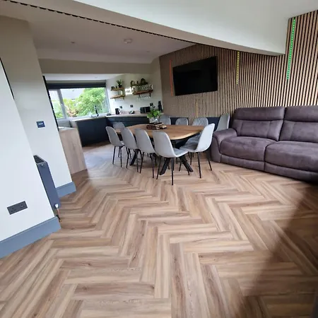 Townhouse - 6 Bed Hot Tub House *