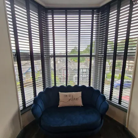 Townhouse - 6 Bed Hot Tub House *