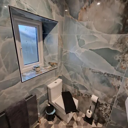 Townhouse - 6 Bed Hot Tub House