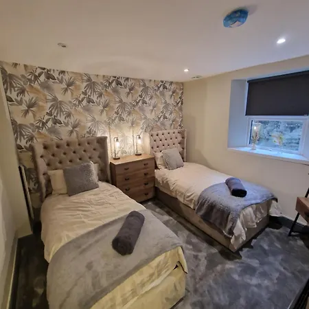 Townhouse - 6 Bed Hot Tub House *