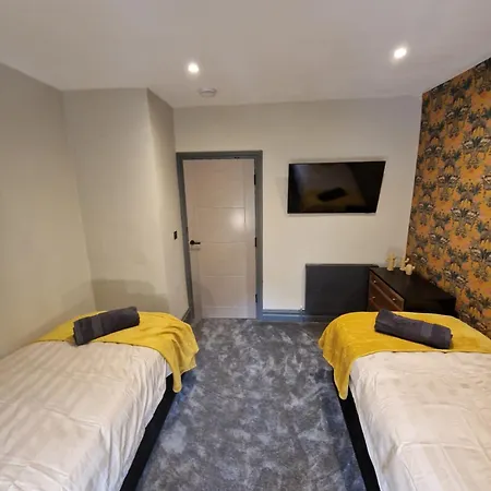 Ferienhaus Townhouse - 6 Bed Hot Tub House *