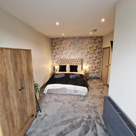 Townhouse - 6 Bed Hot Tub House Holiday home Bowness-on-Windermere