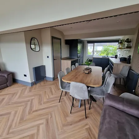 Townhouse - 6 Bed Hot Tub House *