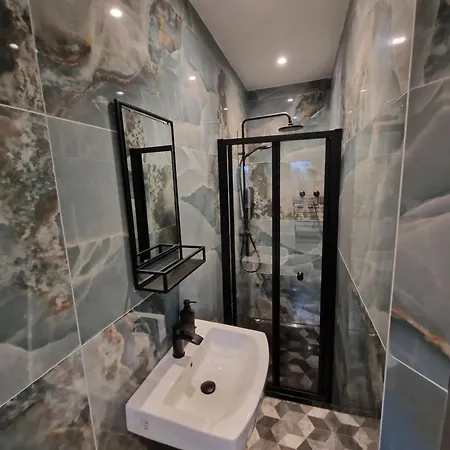 Townhouse - 6 Bed Hot Tub House Holiday home Bowness-on-Windermere