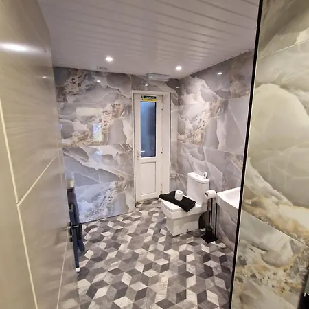 Townhouse - 6 Bed Hot Tub House