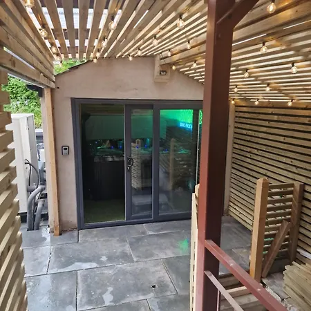 Townhouse - 6 Bed Hot Tub House Bowness-on-Windermere