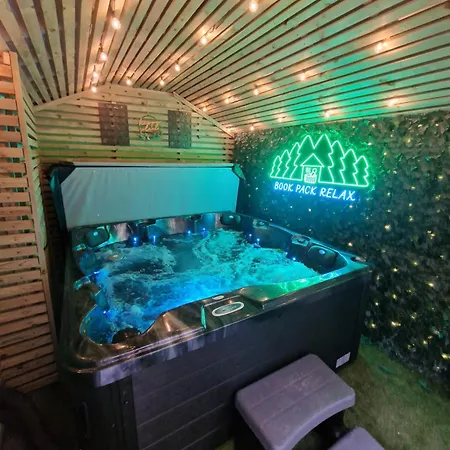Townhouse - 6 Bed Hot Tub House *