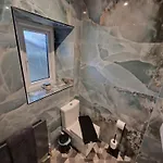 Townhouse - 6 Bed Hot Tub House