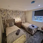 Townhouse - 6 Bed Hot Tub House *